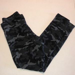 Camo leggings
